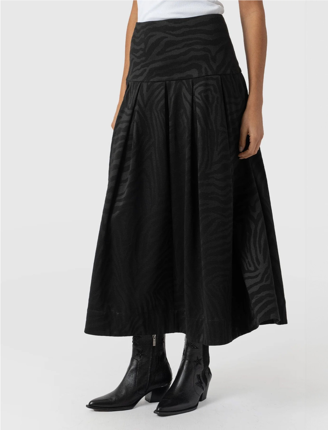 Midi pleated skirt with black zebra print