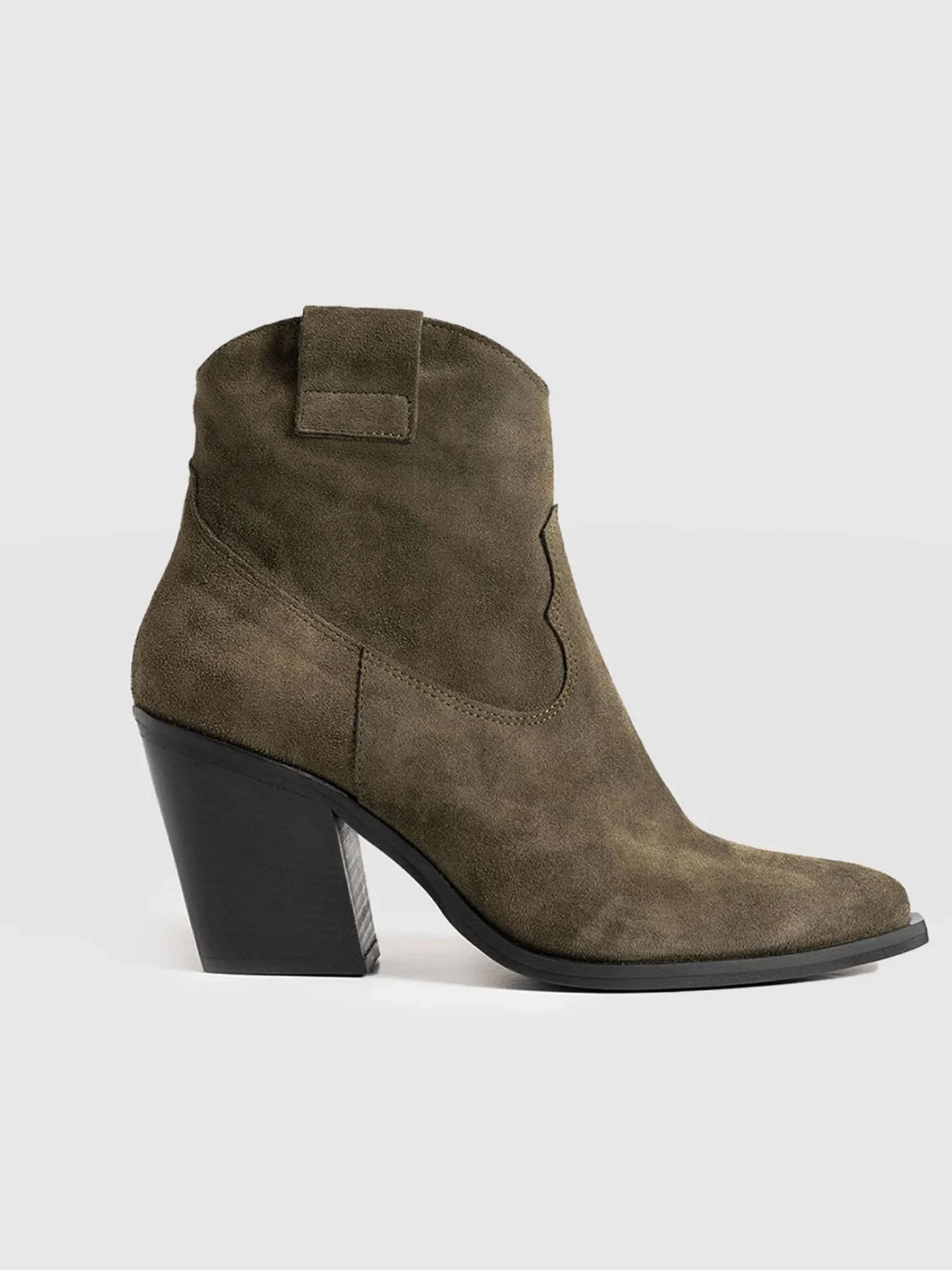 The suede Dallas ankle boots by Saint and Sofia in khaki